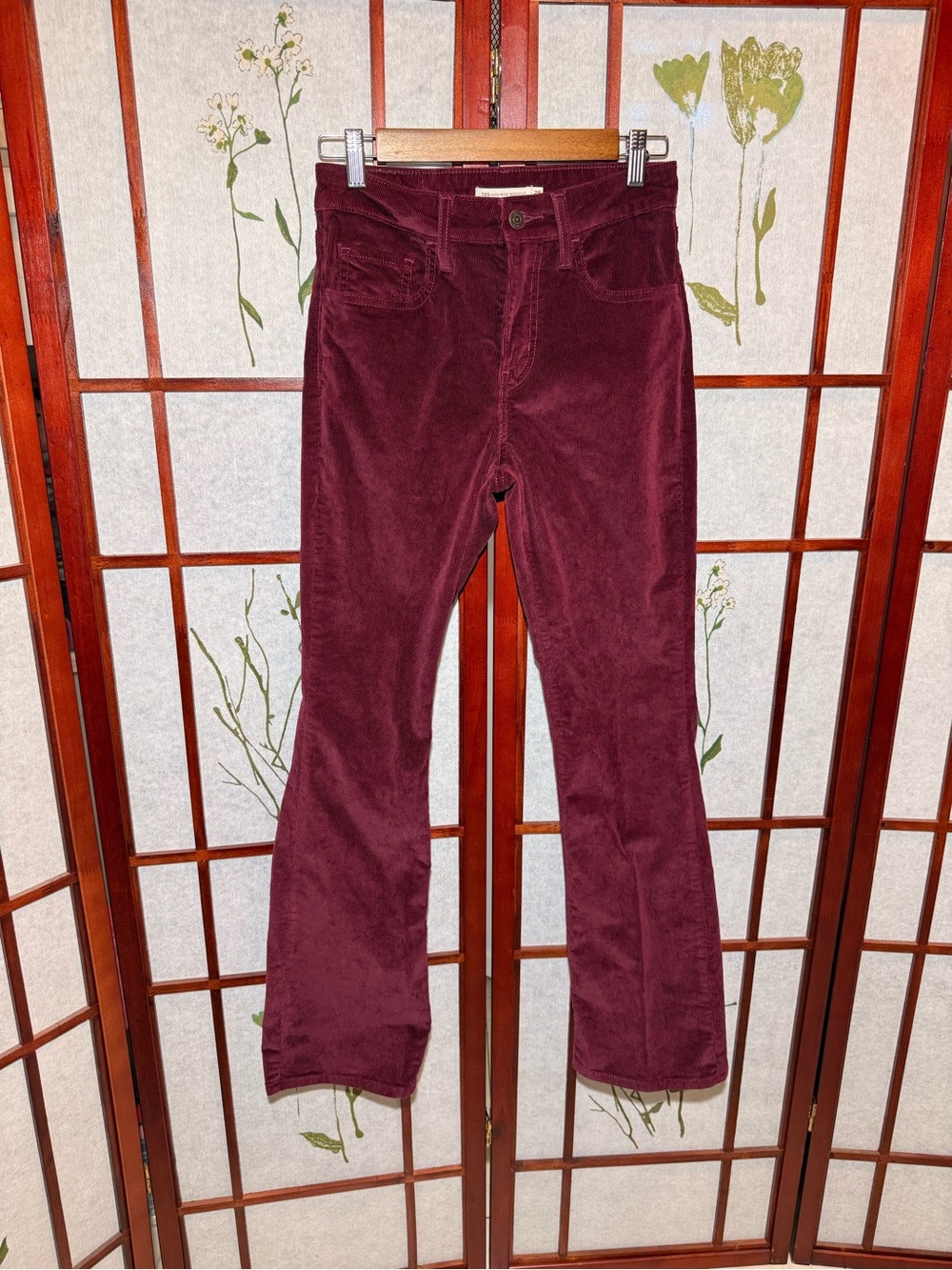 Levi's 725 Women’s High Rise Bootcut Corduroy  Stretch Burgundy Pants 25 x 30